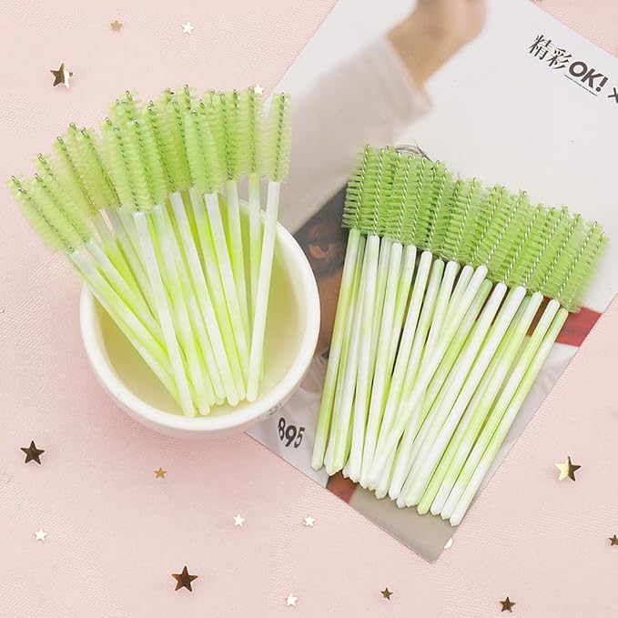 300 Disposable Mascara Wands Eyelash Brush Spoolies for Eye Lash Extension Eyelash Extension Supplies Makeup Tools Accessories (Green)
