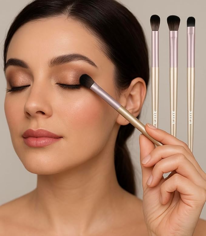 4 Soft Synthetic Eyeshadow Brush Kit - For Blending or Concealer. Eyeshadow brush set with case by aura. Eye makeup brushes and tools. Professional eyeshadow brushes. Brochas para sombra de ojos.