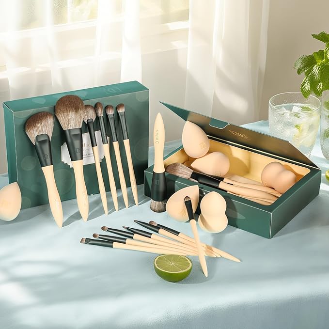 DUcare Christmas Makeup Gift Set 18PCS,with 14pcs Makeup Brush Set 3Pcs Makeup Sponges 1PC Cosmetic Bag for Foundation Blending Powder Blush Concealers Eye Shadows