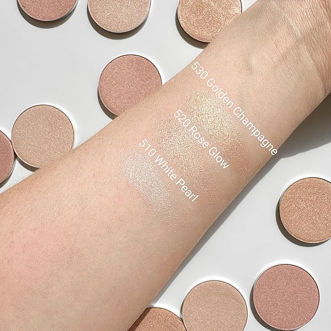 Highlighter – Hypoallergenic Face Highlighter - High Glossy Face Illuminator with Natural Finish - Pearl Shimmer - Smooth silky Powder Makeup (Golden Champagne, 3 g)