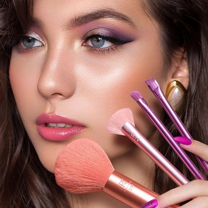 Real Techniques Insta Artist Brush Kit, Face, Cheek & Eye Brush Set, Makeup Brush Kit, For Foundation, Blush, Bronzer, Concealer, & Eyeshadow, Quality Makeup Tools, 9 Piece Gift Set